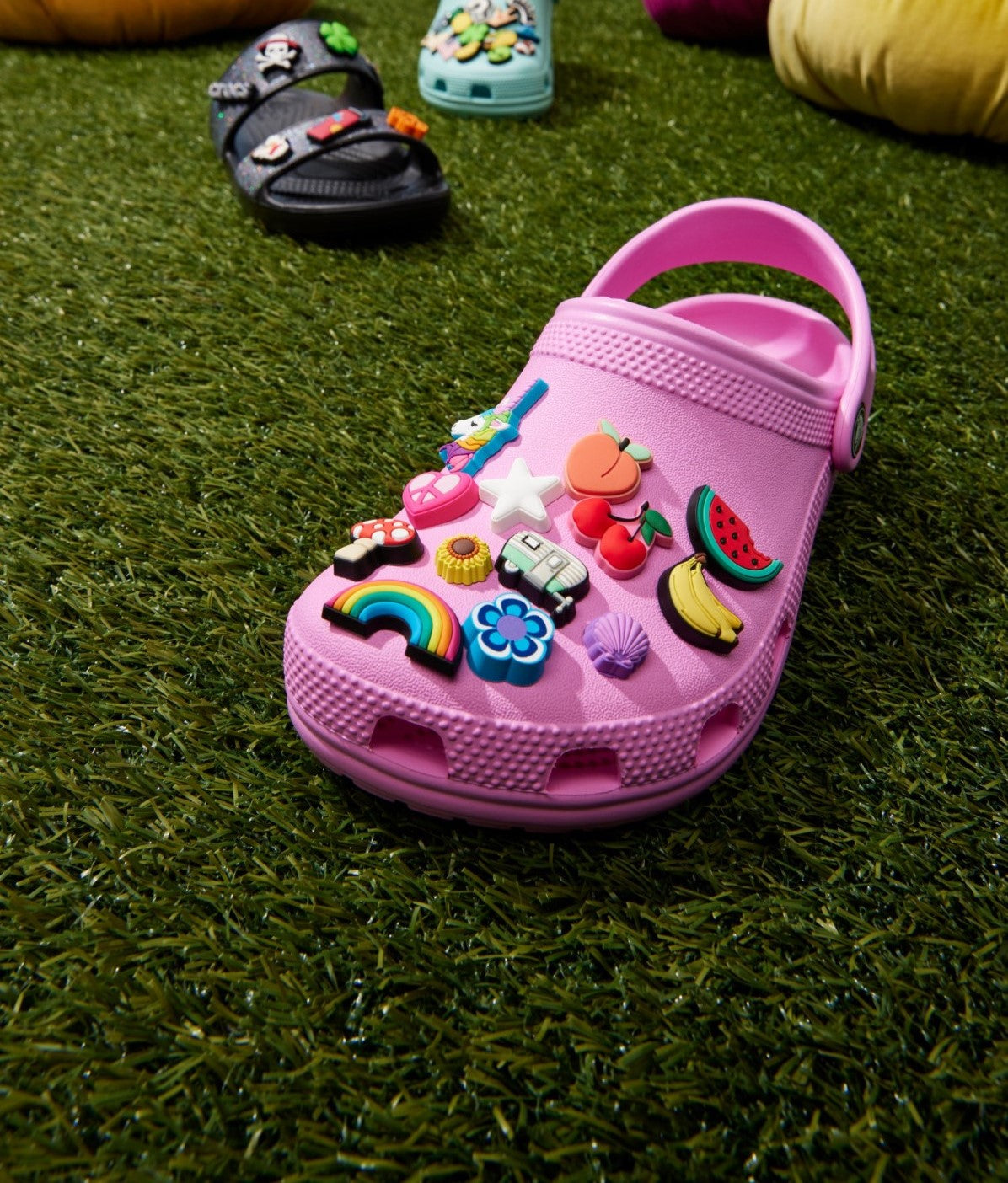 CROCS_PINK_CLOG_JIBBITZ_c93d157c-ca7a-4863-af78-73c157f3c9b2.jpg